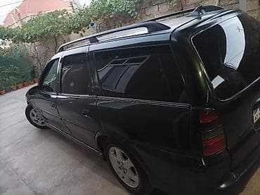 tesla model 3: Opel Vectra: 1.8 l | 2000 il 420000 km Universal — 2
