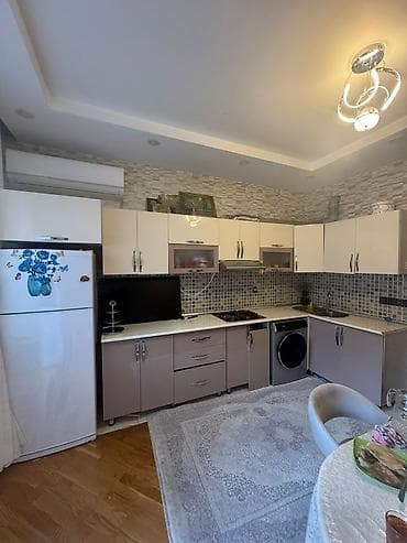 Mətbəx mebeli satılır 350₼. Ölçü dəqiq deyil. üzərində qaz moyka