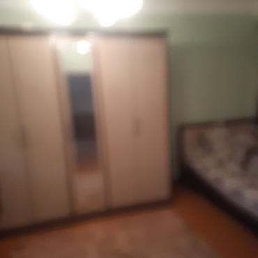 Geniş yataq otağı üçün çoxfunksiyalı dolab dəsti. Xüsusiyyətlər: - 4