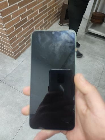 p smart ekran: Məhsul: 50MP AI kameraya malik yaşıl rəngli smartfon Xüsusiyyətlər: - — 2