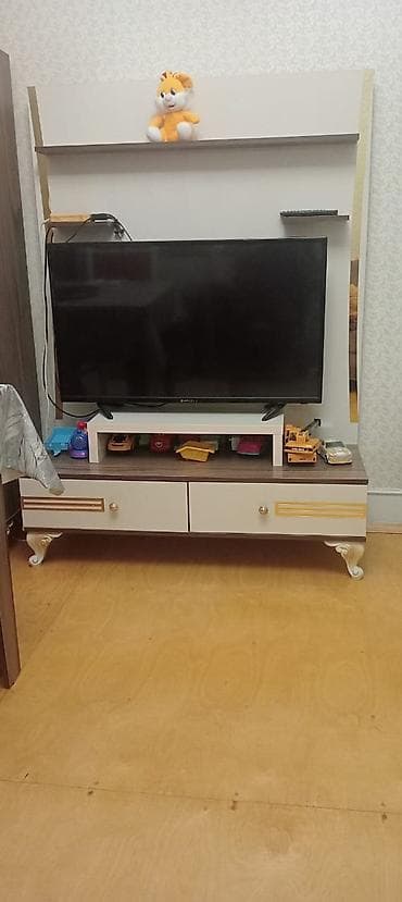 mebel dest: Qonaq otağı üçün mebel dəsti Tərkib: - Geniş bufet/komod və iri divar — 2