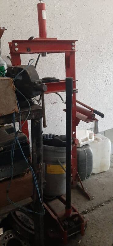 qarayev obyekt: Həzi Aslanovda Naxcivanskiy liceyə yaxin 8kv sahəsi olan obyekt — 7