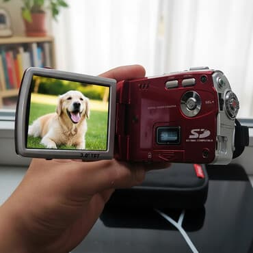 Sony DVC Slim 16 megapiksel dijital video kameraya benzeyen kırmızı