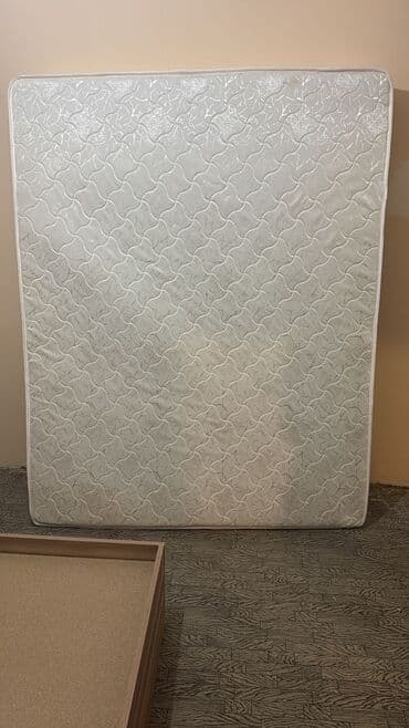 taxt döşəkləri: Matras satılır. - Ölçü: 160 x 200 sm - Rəng: ağ, naxışlı üst qat - — 1