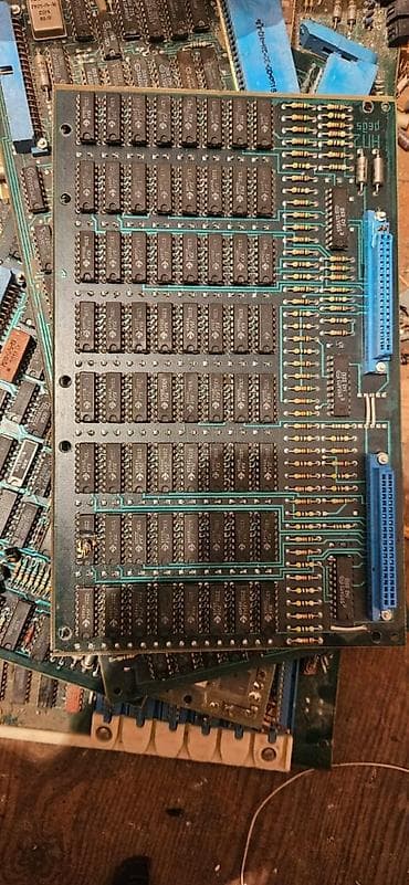 ikinci el komputer satisi: Aliram yaxsi qiymetlere Kohne platalar kohne Radiya Vidyo Televizor — 1