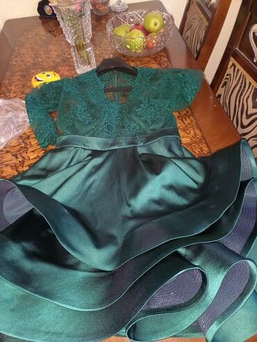 kiraye donlar bakida: Ziyafət donu.500azn tikilib.3dəfə geyinib.yeni kimidir.Ximçictka — 4