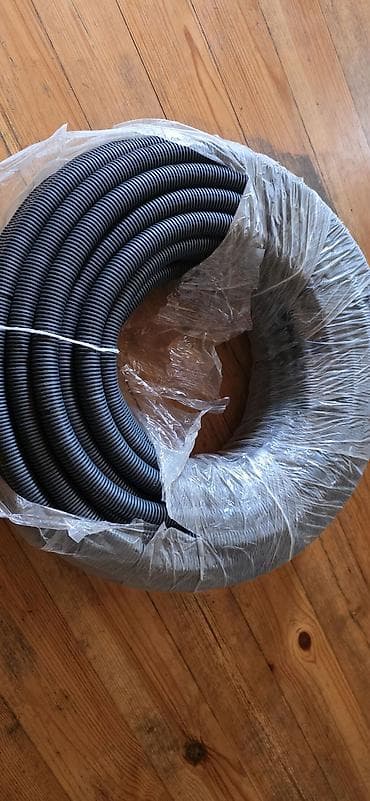 Korrüqasiyalı elektrik kabel borusu (rəng: tünd boz) - Material