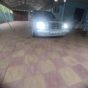 Mercedes-Benz 200: 2 l | 1995 il Sedan