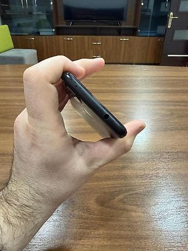 sade telfon: Google Pixel 4A, 128 GB, rəng - Qara, Barmaq izi — 5