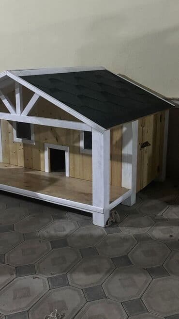 Taxtadan hazırlanmış bütün növ ev heyvanlari üçün yuvalar hazirlanir