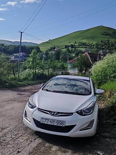 Hyundai Elantra: 1.8 l | 2025 il Sedan — 4