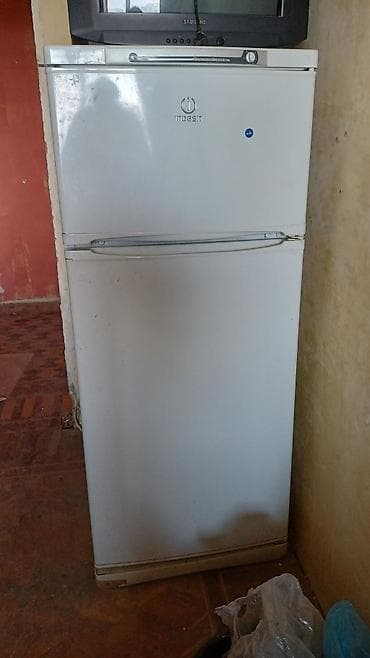 Indesit iki qapılı soyuducu - Marka: Indesit - Rəng: ağ - Tip: üst lalafo.az -da Indesit iki qapılı soyuducu - Marka: Indesit - Rəng: ağ - Tip: üst