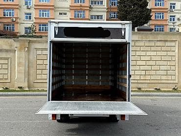 park masini: Yükdaşıma üçün qapalı furqonlu Ford Transit tipli yük maşını — 1