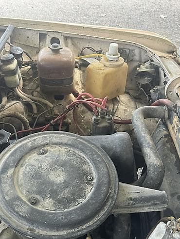 lada 012: VAZ 2106 sedan Xüsusiyyətlər: - Kuzov: 4 qapılı sedan, açıq bej rəng — 3