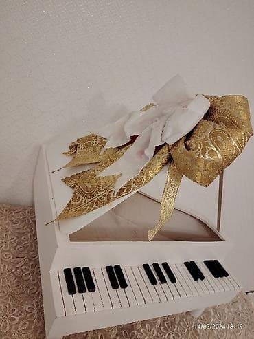 xonça şokolad: Xonca piano satilir icine sokolad ve cicek qoyub hediyye etmek olar — 6