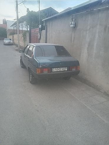 015 satışı: LADA Samara (VAZ 2109) – 5 qapılı hetçbek Xüsusiyyətlər: - Kuzov: 5 — 2