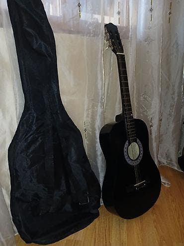 gitara simleri: Klassik akustik gitara – 4/4 tam ölçü, qara rəngdə. Xüsusiyyətlər: - — 2