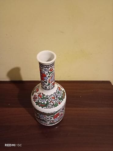 Bir vaza, Farfor — 2