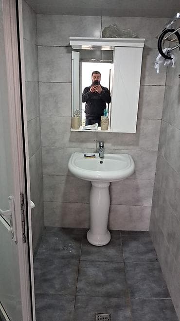 studio menzil kiraye: Kirayə verilir: mətbəxi və sanitar qovşağı olan kiçik mənzil/otaq 1 — 1