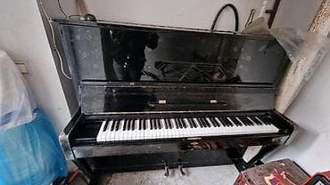 gitara sim: Upright pianino – klassik qara rəngdə, akustik (mexaniki) model — 5