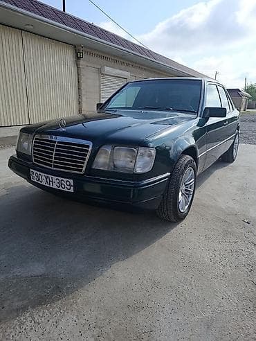 qayiq mator: Mercedes-Benz E 220: 2.2 l | 1995 il Sedan — 2