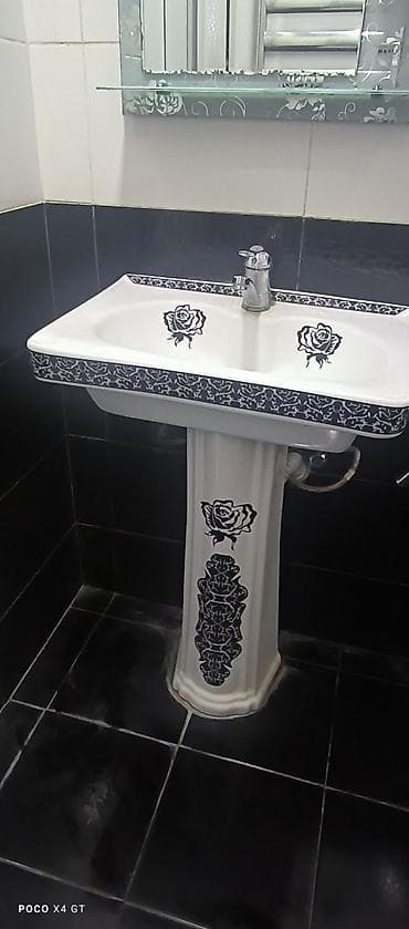 Умывальники, тюльпаны — 2