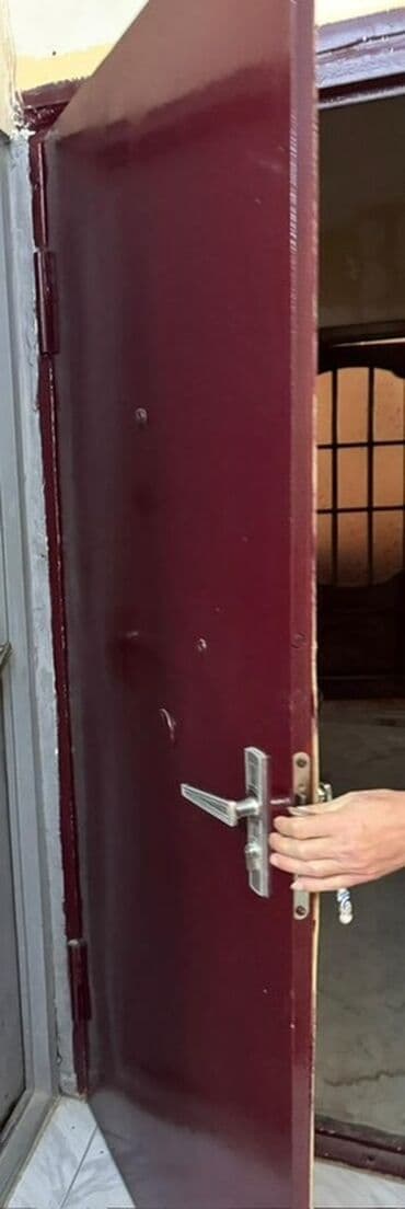 входные двери в баку: Dəmir seyf qapı 
Ölçüsü 2 x 0.90
Ünvan:Binəqədi — 2