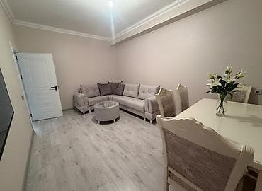 merdekan kirayə ev: Mənzil – zövqlü dizaynlı, tam təchizatlı - Plan: geniş qonaq otağı və — 1