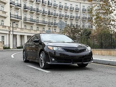 kamaz diski: Toyota Camry (VII nəsil, təxminən–2014 üslubu) – sedan, qara rəng — 3