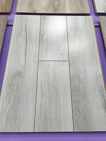 Açıq boz ağac teksturalı döşəmə örtüyü (laminat tipli panel) - — 1