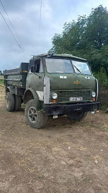 satisda olan traktorlar: MAZ dumper yük maşını - Marka/model: MAZ (ön paneldə MAZ emblemi) - — 3