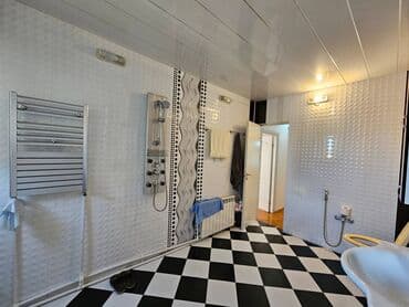 kv ev: Mənzil kirayə verilir. Nərimanov metro stansiyasına piyada 5 dəqiqəlik — 5