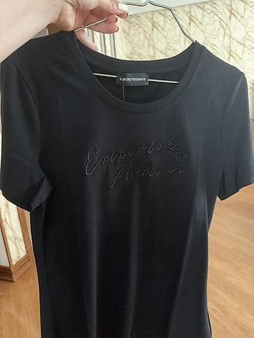 bəzəklər: Qadın qara və tünd göy qısaqol T-shirt kolleksiyası Ümumi — 3