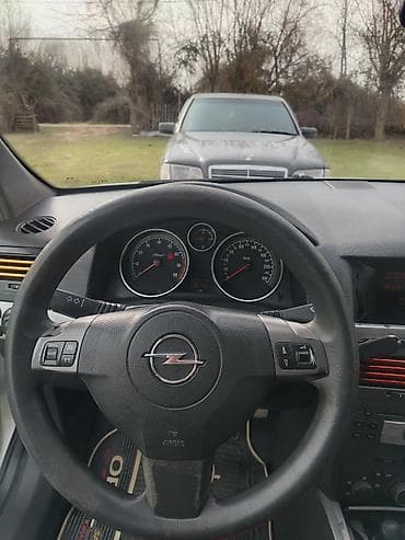 Opel Astra: 1.4 l | 2005 il 462033 km Universal — 1