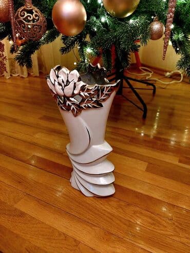 Güzgülər: Bir vaza, Keramika — 2