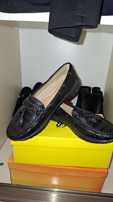 qadın donu: Qadın loaferləri – iki model Ağ perforasiyalı model: - Rəng: ağ - Üst — 4
