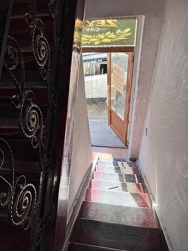 əmlak satışı: İcarəyə verilir: iki mərtəbəli, geniş kommersiya sahəsi 2 mərtəbə üst — 9