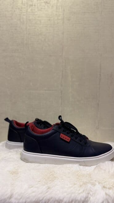 Ayaqqabılar: HUGO kişi krossovkası Razmer 43 - Rəng: tünd göy üst, qırmızı daxili — 1