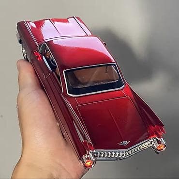 Kitablar və jurnallar: Kolleksiya üçün klassik avtomobil modeli – qırmızı rəngli, metal — 2