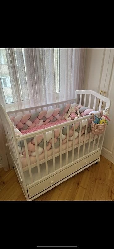 Oğlan və qız üçün, Dördbucaq, Beşik, Dəst ilə, Matras ilə, Yellənmə mexanizmsiz