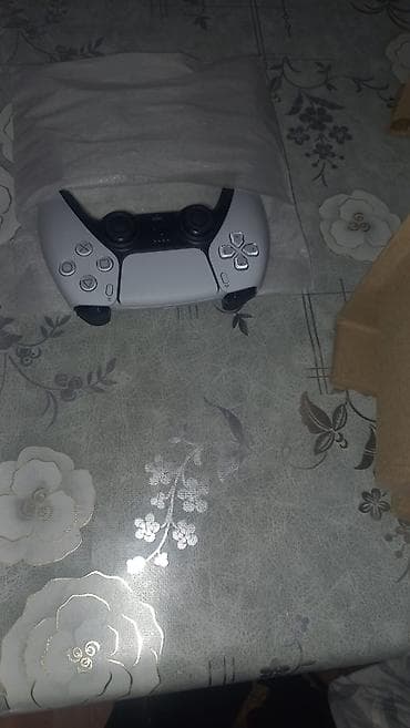 Salam playstation 5 slim satilir ideal vezyetdedi problemsizdi icinde — 2