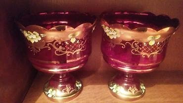parda tül: Qırmızı şüşədən hazırlanmış bəzəkli ayaqlı iki qab dəsti. - Material — 1