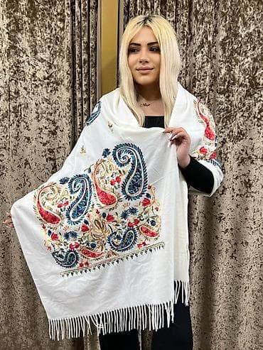 Kaşemır çiyin salları.yenıdır. rengler var.ıstı saxlayır. cstdırılma