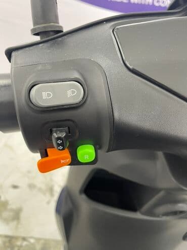 velosiped ucun isiqlar: Elektrik moped Motor: 1500 W Maksimal sürət: 72 km/s Maksimal məsafə — 2