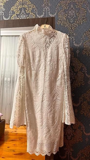 Yenidir. kupurlu ince bedene oturan modeldir