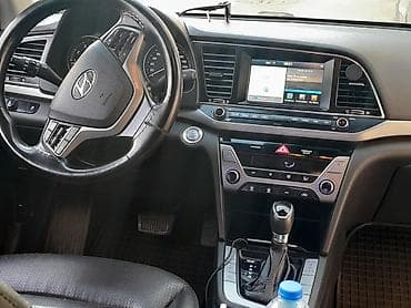 ucuz raf: Hyundai Elantra: 1.6 l | 2017 il Sedan — 3