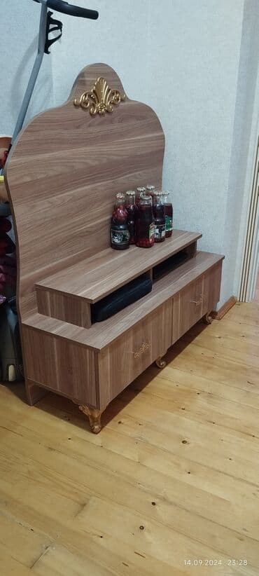 тумбочка под телевизор: İşlənmiş, Düz TV altlığı, Polkalı, Azərbaycan — 3