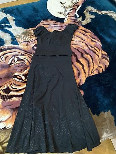 libas: 1.Cehrayi gullu don. Tikdirilib ve 1-2 defe geyinilib.Astari da var — 4