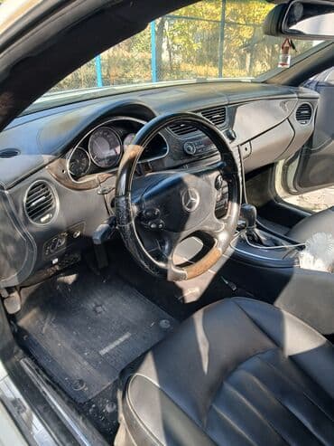 toyota corolla ölüxana: Mercedes-Benz sedan - Kuzov: ağ rəng, 4 qapı - Nömrə: 99-SC-677 (AZ) — 6