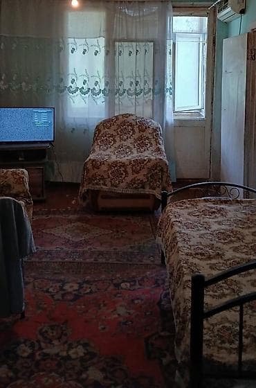Mənzillər: Bakı, 4-cü mikrorayon, 2 otaqlı, Köhnə tikili, m. Memar Əcəmi, 39 kv. m — 3
